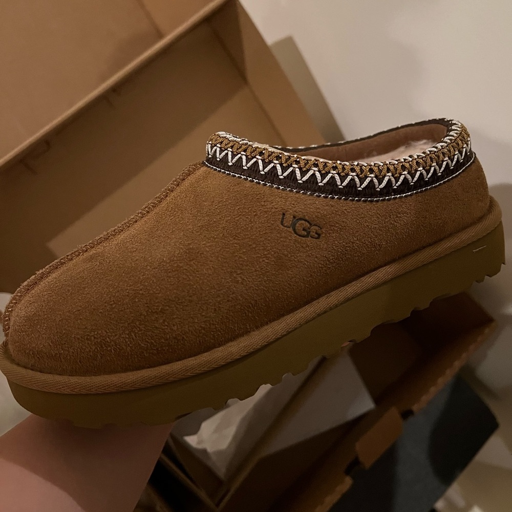 Ugg tasman women‘s size 6